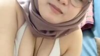 Gadis Jilbab Pamer Toket