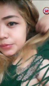 Cewek tato pamer belahan dada