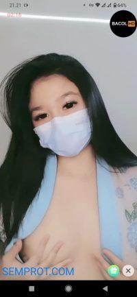 Vialin belahan dada pentil nongol