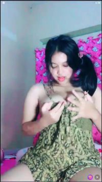 Vira Cewek Indo remas toket besar!