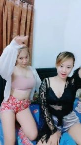 Chaca joget sexy bareng temen