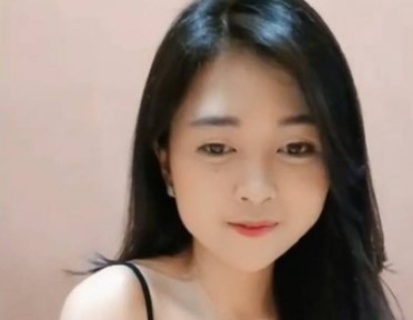 Lisa Host Menggemaskan Live Bugil Omek