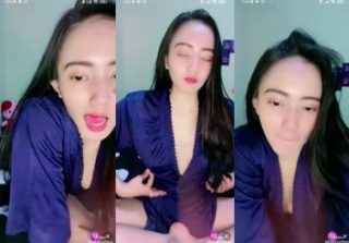 Kirana si Cantik Elus-elus Memek Belahan Sexy