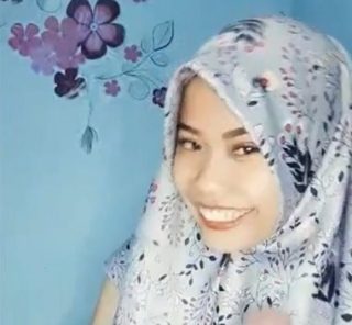 Arini Lepas Jilbab Colmek Ngangkang Sange