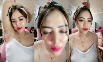 BeeFlo Pamerin Ketiak Mulus Buat Pascol Fetishnya